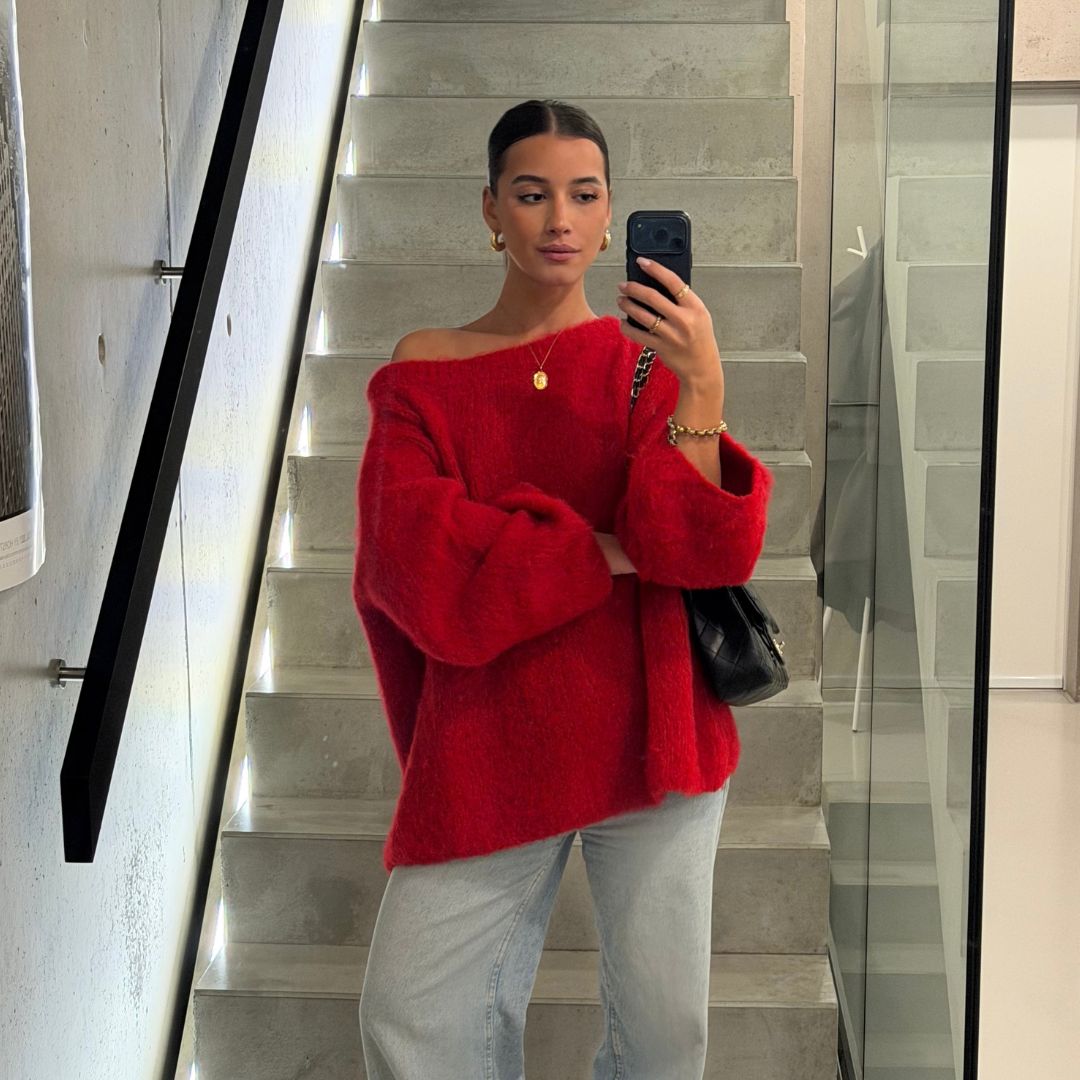 Ultra-Soft Off-Shoulder Strick