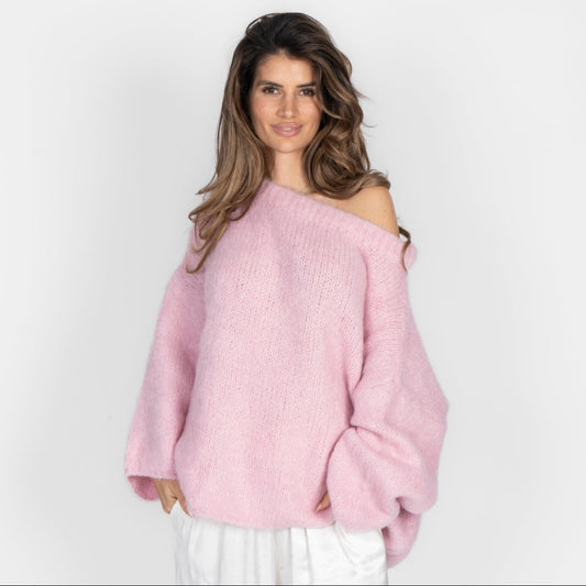 Ultra-Soft Off-Shoulder Strick