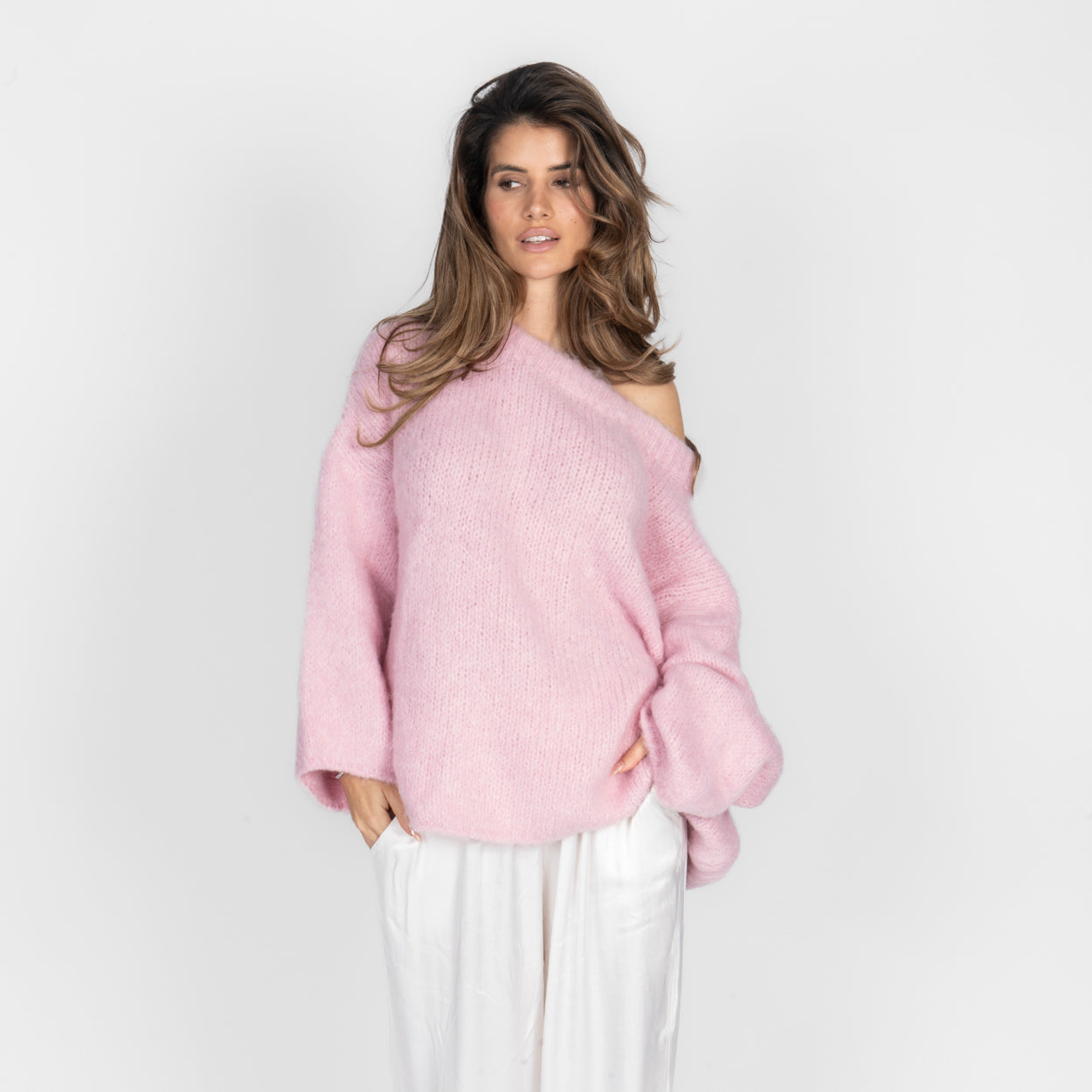 Ultra-Soft Off-Shoulder Strick
