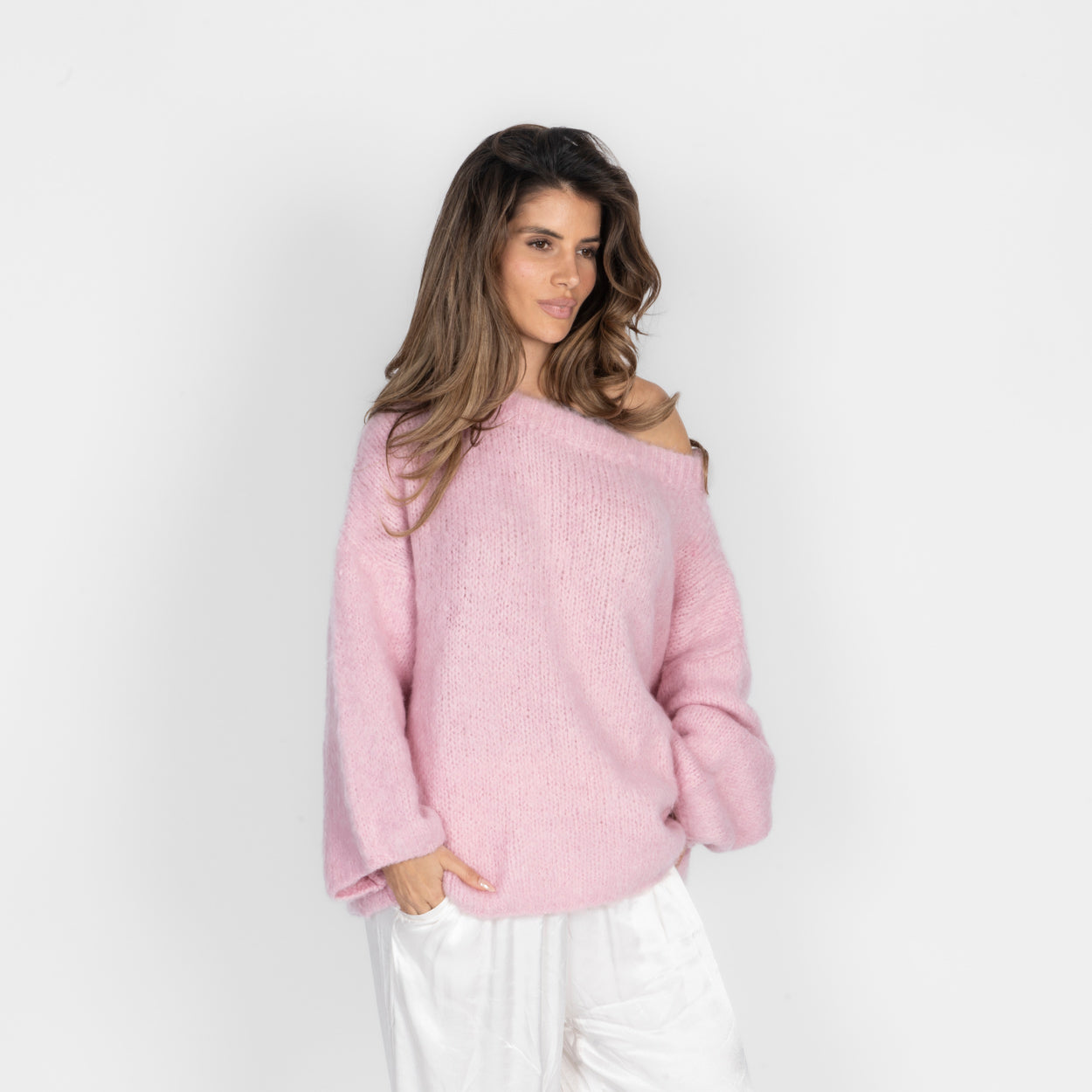 Ultra-Soft Off-Shoulder Strick