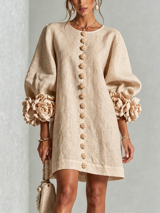 Beige Blumen-Minikleid mit auffälligen Blumenmanschetten