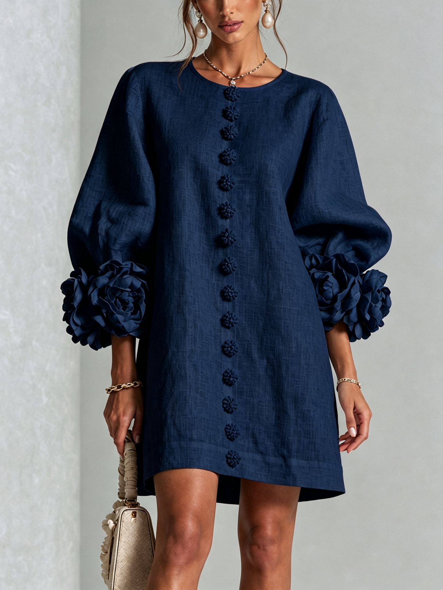 Navy Floral Button-down Mini Kleid mit auffälligen Blumenmanschetten