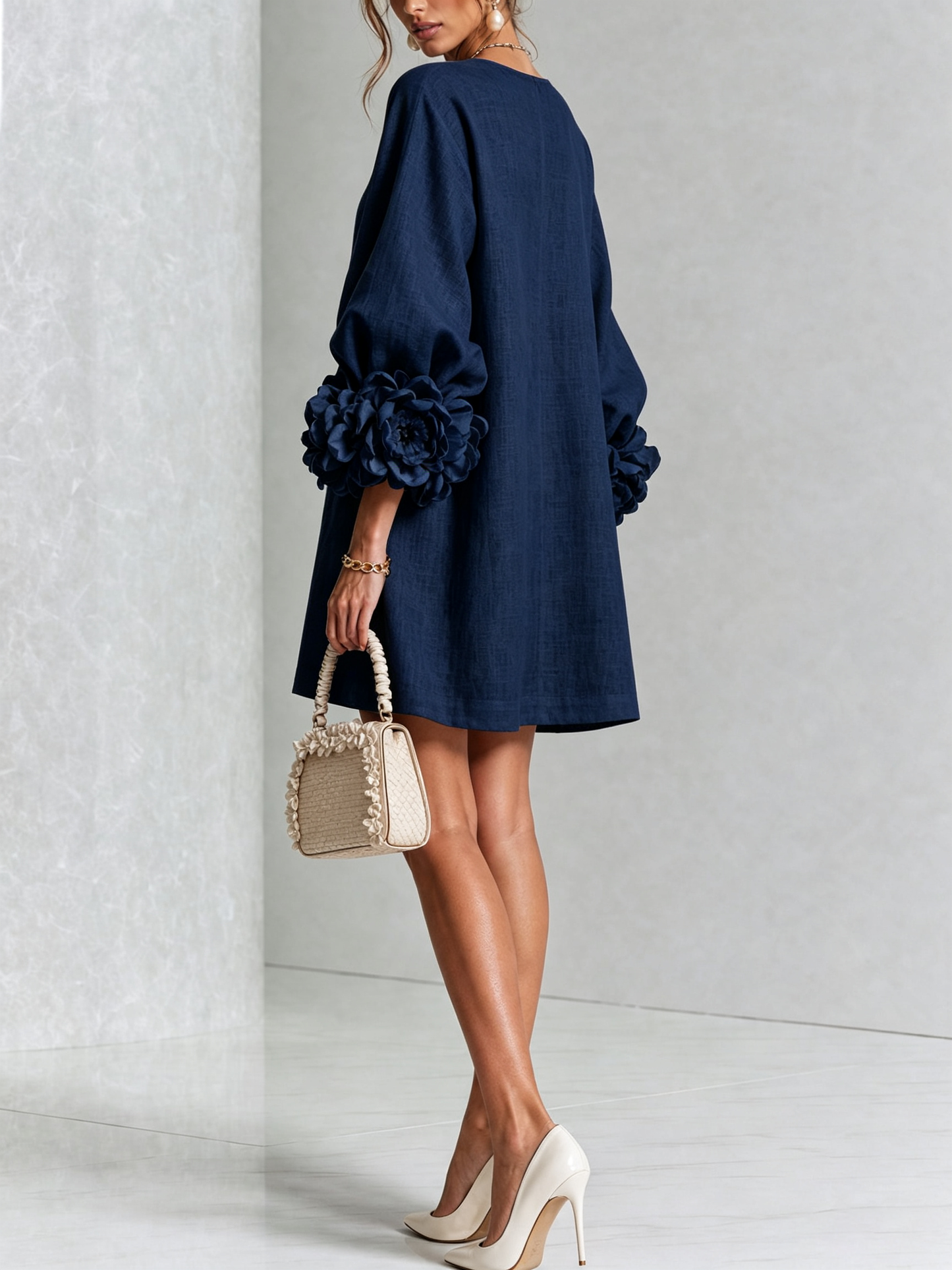 Navy Floral Button-down Mini Kleid mit auffälligen Blumenmanschetten