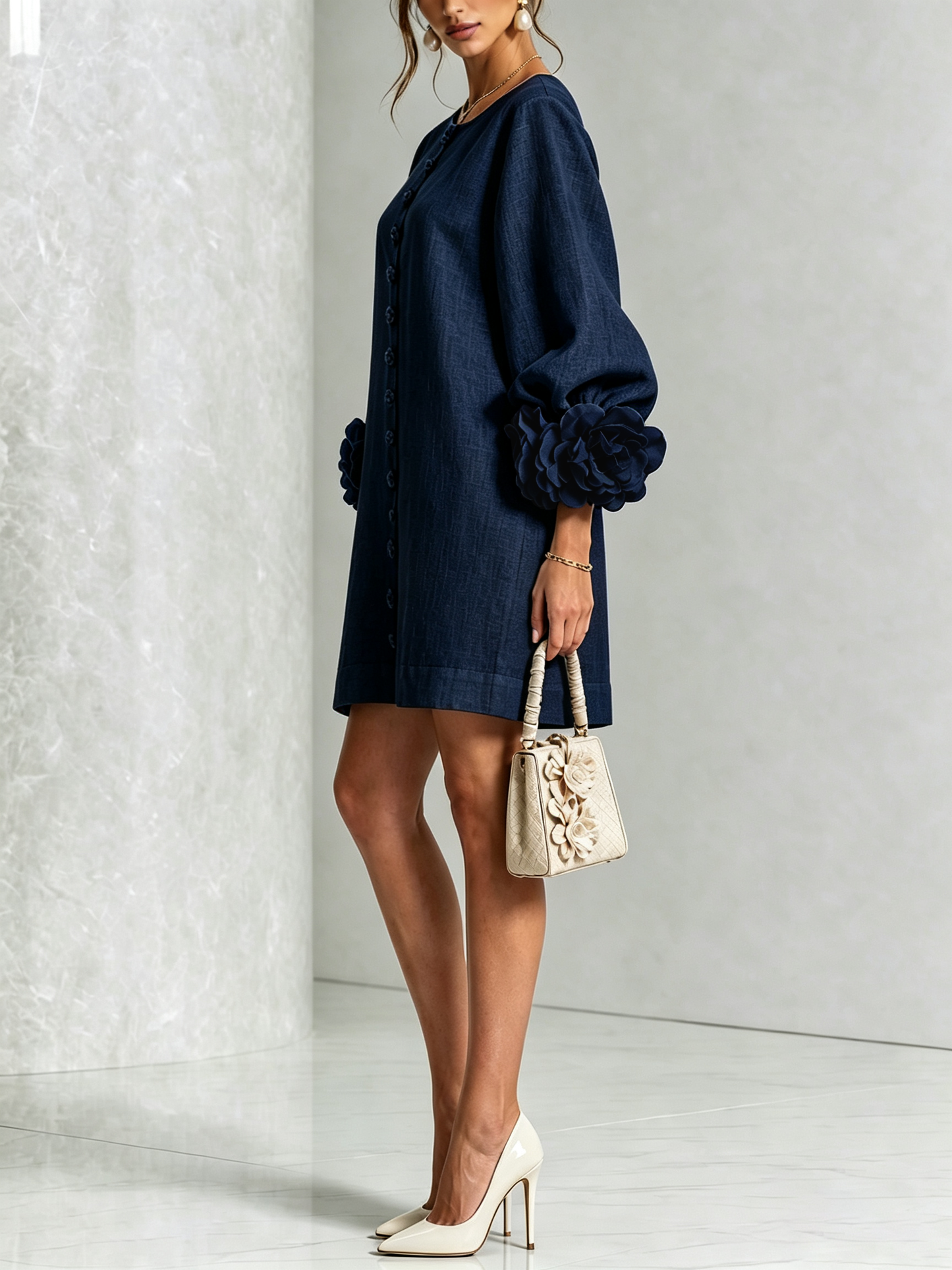 Navy Floral Button-down Mini Kleid mit auffälligen Blumenmanschetten
