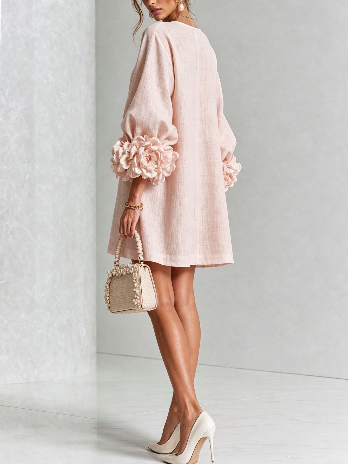 Rosa Blumenhemd-Mini-Kleid mit auffälligen Blumenmanschetten