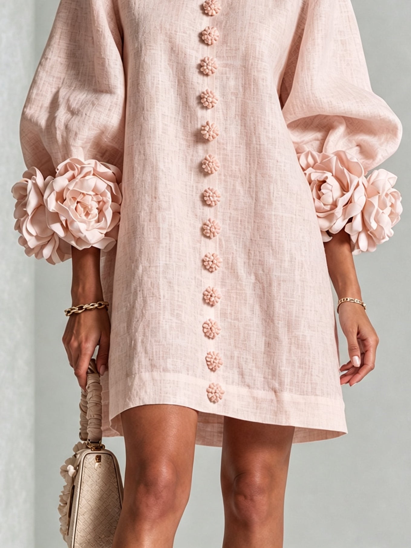 Rosa Blumenhemd-Mini-Kleid mit auffälligen Blumenmanschetten