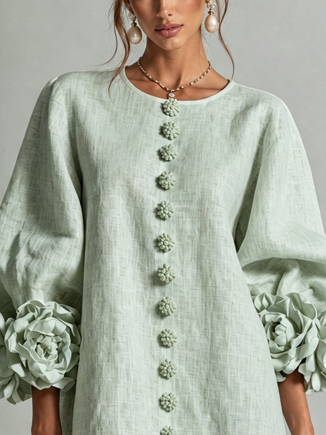 Sage Mist Floral Button-down Mini-Kleid mit auffälligen Blumenmanschetten
