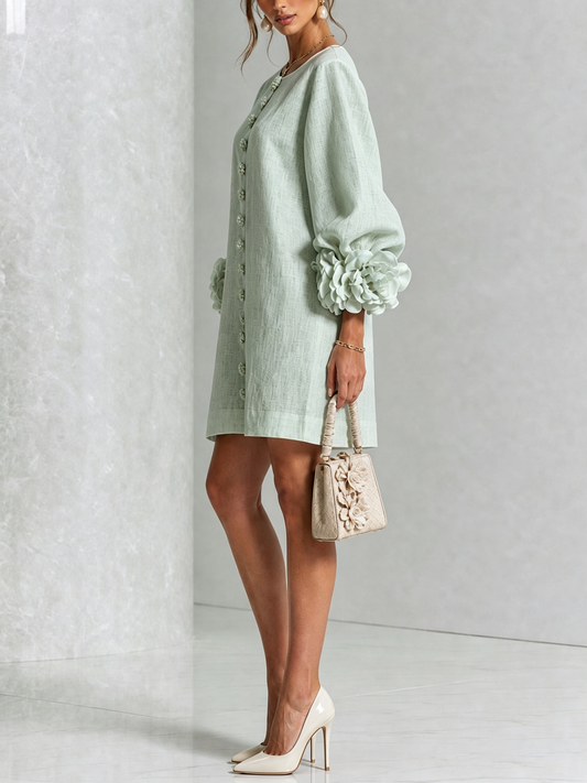 Sage Mist Floral Button-down Mini-Kleid mit auffälligen Blumenmanschetten